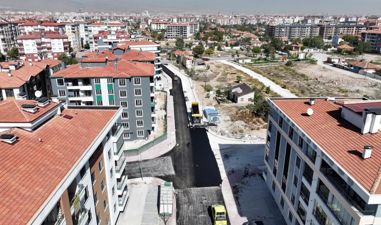 KARATAY’DA SICAK ASFALT ÇALIŞMALARI AKABE VE İŞGALAMAN MAHALLELERİNDE SÜRÜYOR