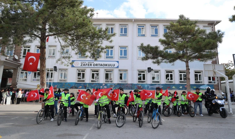 KONYA BÜYÜKŞEHİR’İN “GÜVENLİ OKUL YOLLARI PROJESİ”NDE 29 EKİM COŞKUSU