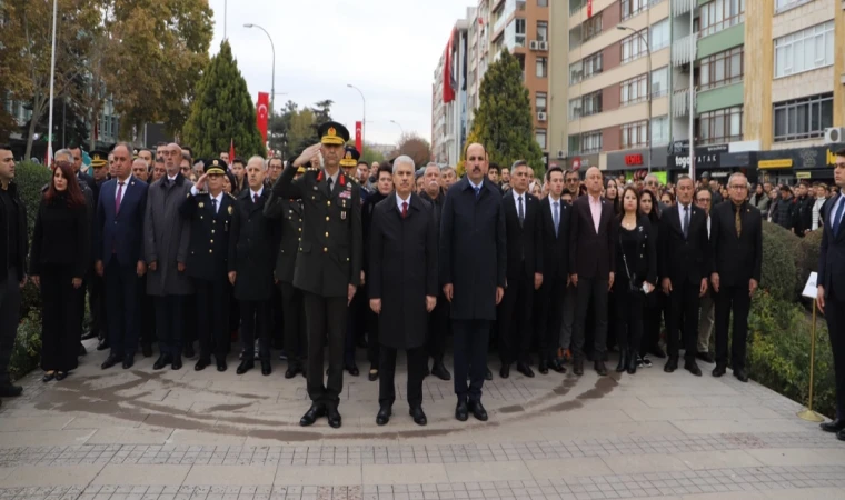 Büyük Önder Atatürk'ü anıyoruz