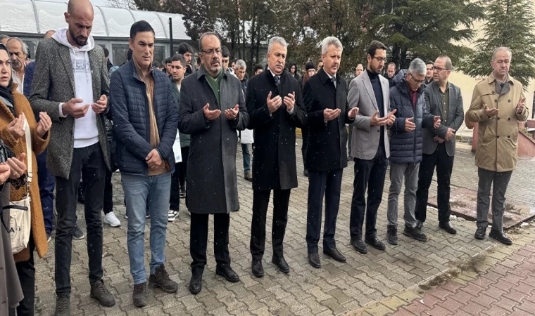 Konya'da trafikte çıkan kavgada öldürülen üniversiteli genç taksici okulunda anıldı